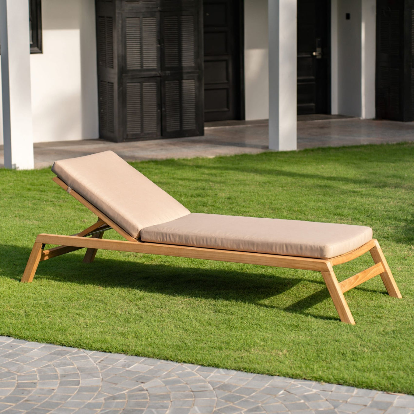 Gunnaröd – teak sun lounger with cushion
