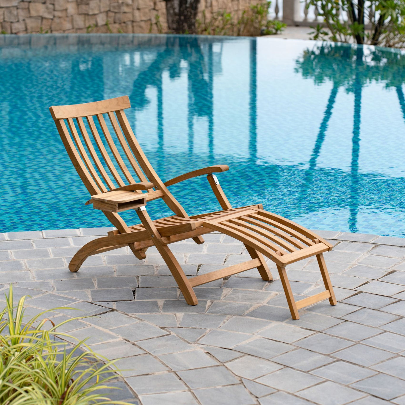 Lobby - A-grade teak deck chair with tray and rain cover