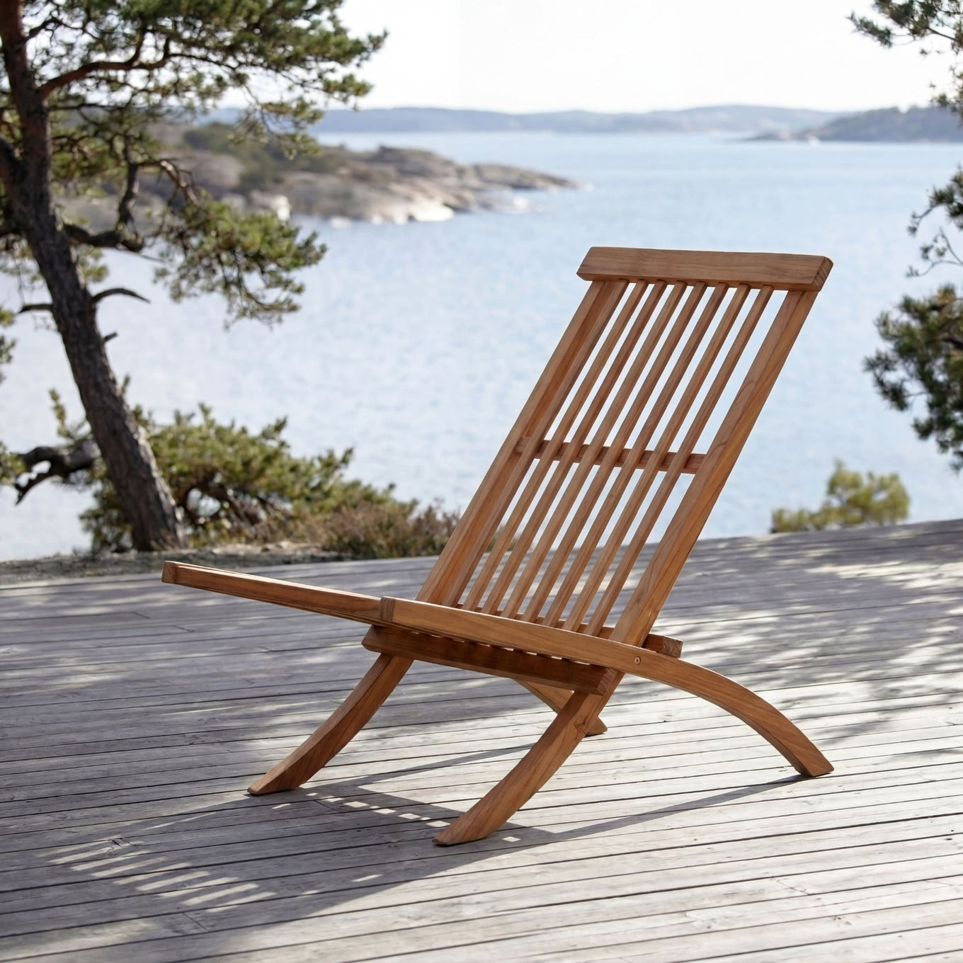 Muskö – A-grade teak lounge chair with brass details