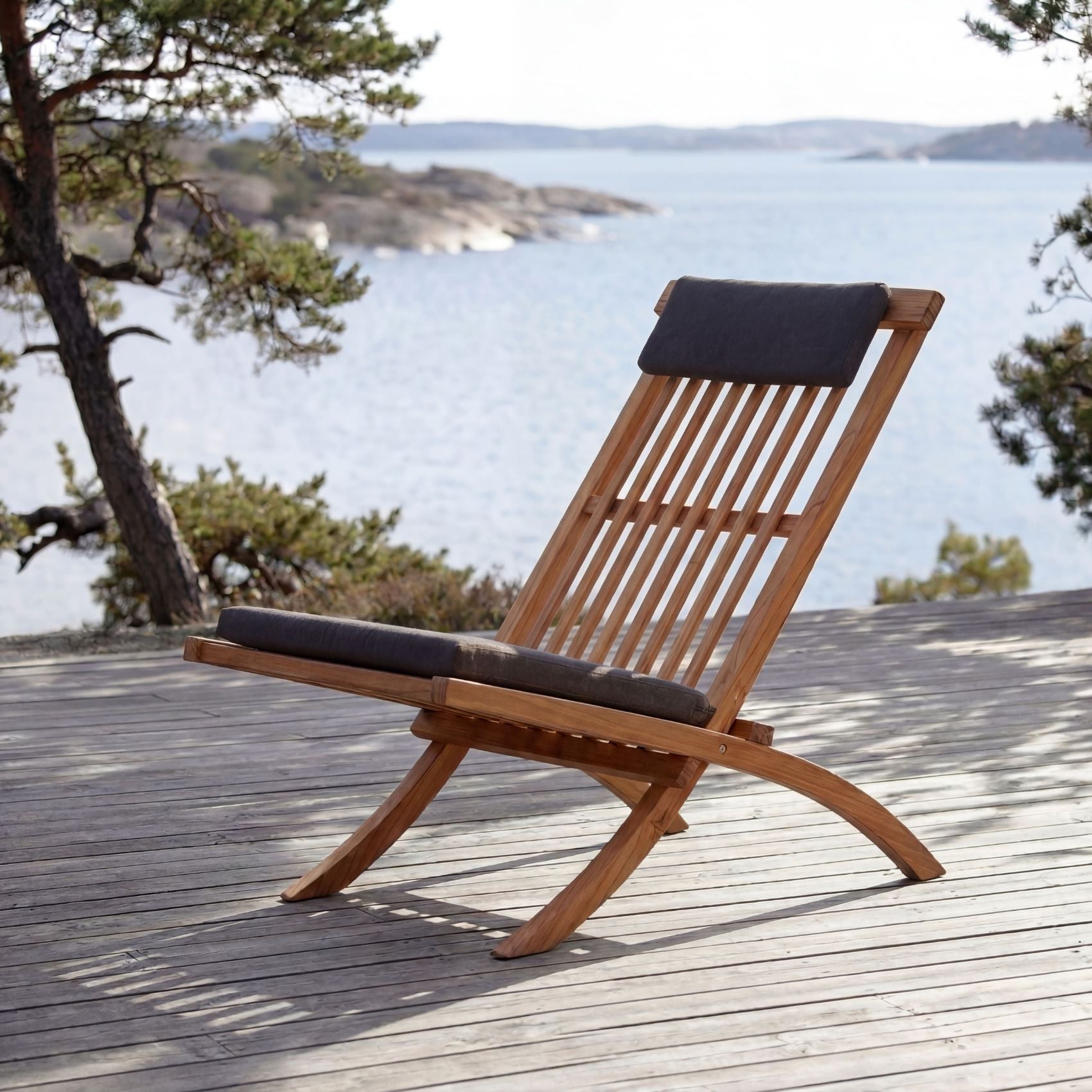 Muskö – A-grade teak lounge chair with brass details